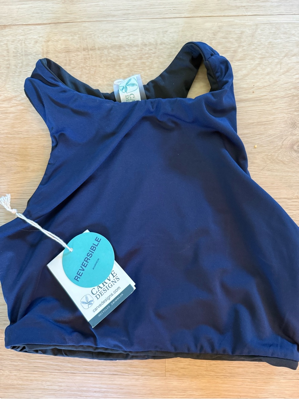 Carve Designs SANITAS COMPRESSION REVERSIBLE TOP S s/M NEW Black Navy - Picture 2 of 3